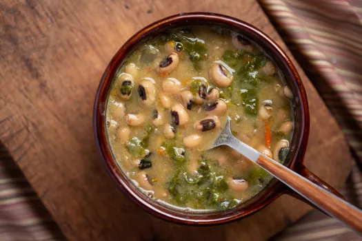 Black-Eyed Pea and Collard Greens Soup