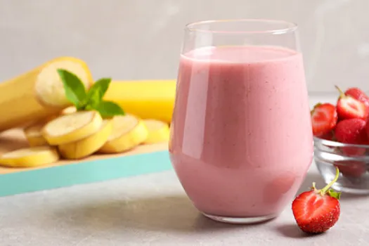Fruit and Yogurt Breakfast Shake