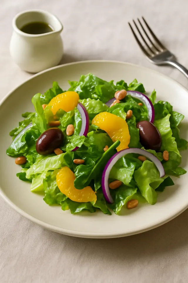 Salade de laitue romaine avec orange et olives
