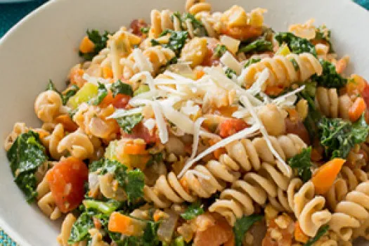 Pasta with Chickpeas, Tomato, and Spinach