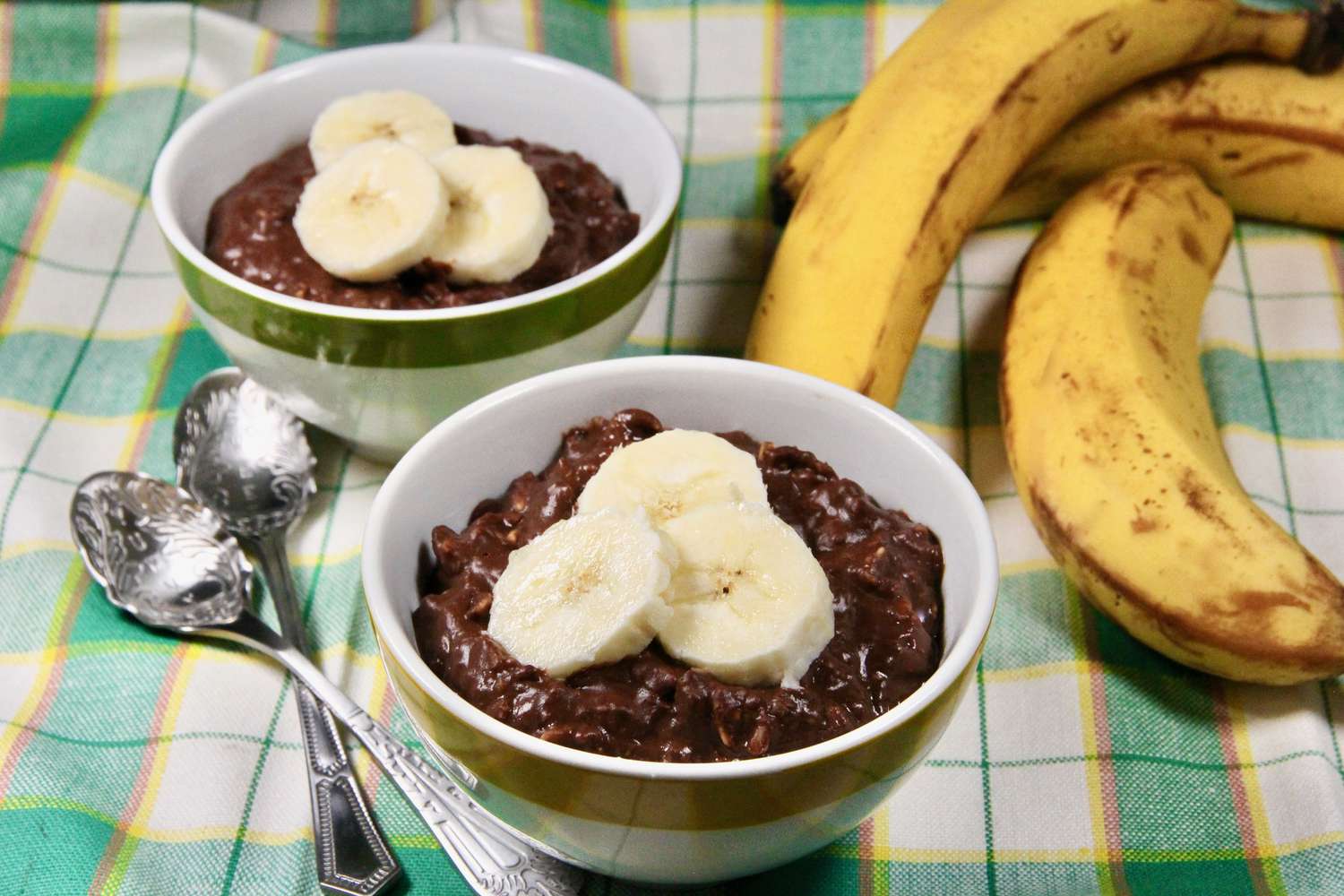 Reduced-Calorie Chocolate Banana Oatmeal