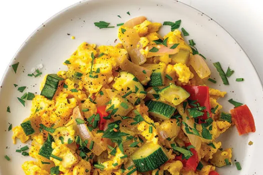 Scrambled Eggs with Vegetables and Cheese