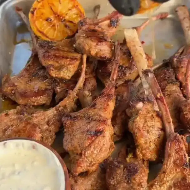 ローズマリーとニンニクのラムチョップグリル