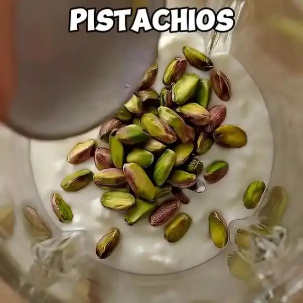 ギリシャヨーグルトとピスタチオのアイスクリーム