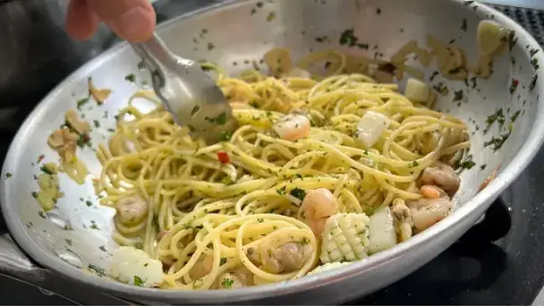 シーフードミックスのペペロンチーノ