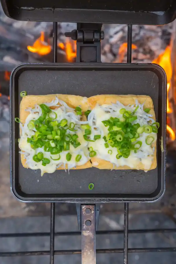 油揚げのしらすネギ焼き