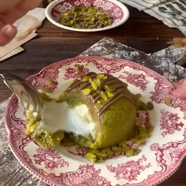 ピスタチオとアイスクリームのセモリナハルヴァ