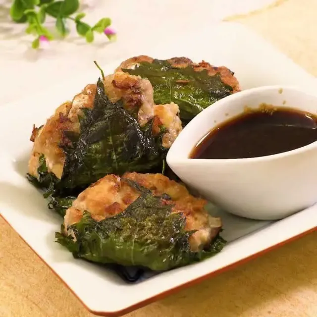 大葉で挟んで♪サバのつくね焼き