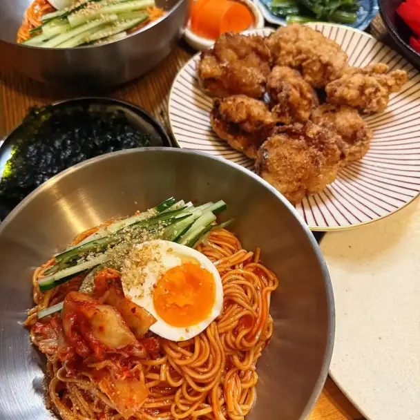 ビビン麺と鶏の唐揚げ定食