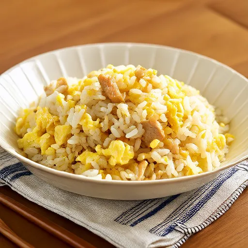 Gebratener Reis mit Hähnchen und Ei