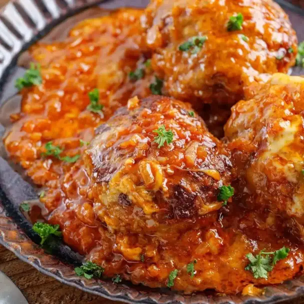 チーズたっぷりトマトソースの肉汁ハンバーグ