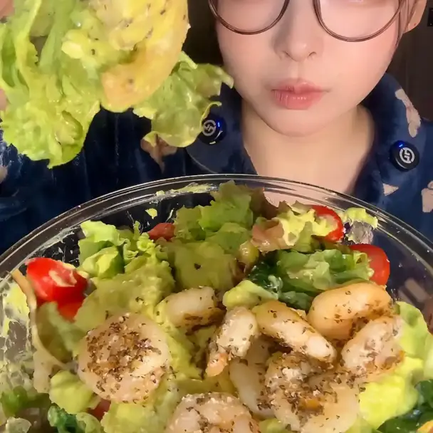 エビとアボカドのサラダ