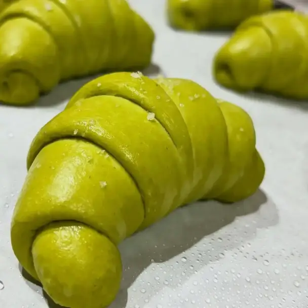 抹茶とホワイトチョコの塩パン