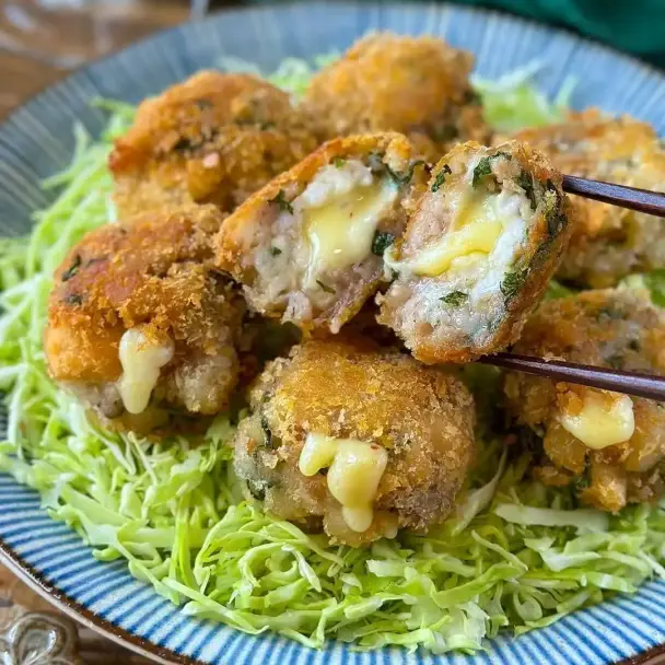 とろーりチーズイン豚こまとはんぺんカツ