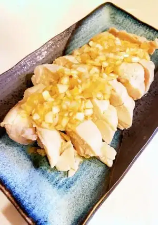 蒸し鶏ネギ塩ダレ