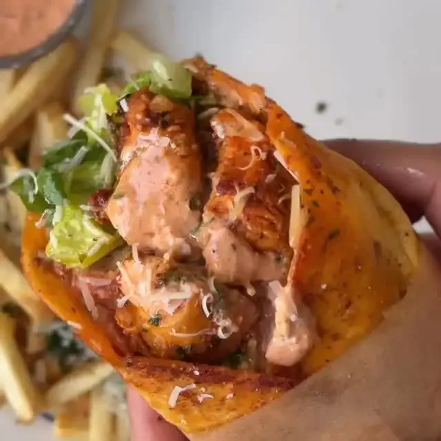 ガーリックパルメザンチキンラップ