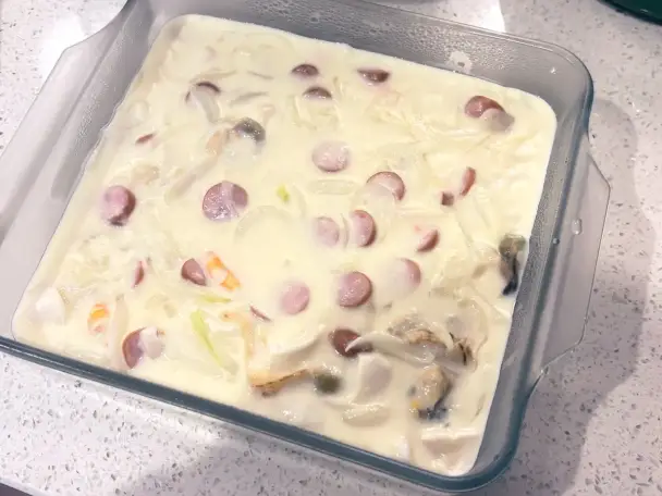 シーフードとソーセージのクリームグラタン