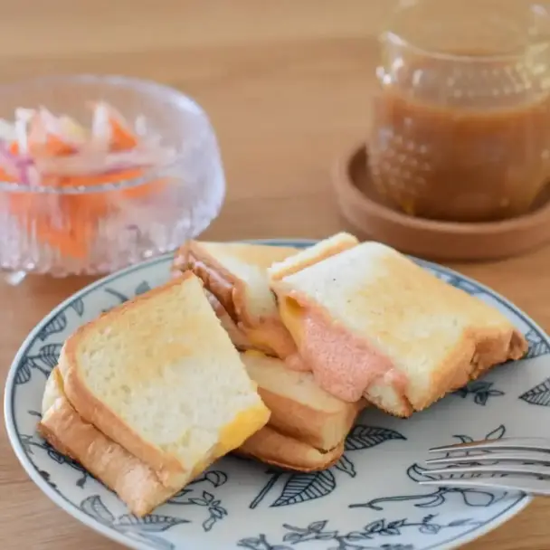 明太マヨとチェダーチーズのホットサンド
