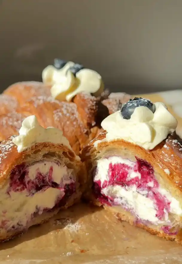 ブルーベリークリームクロワッサン