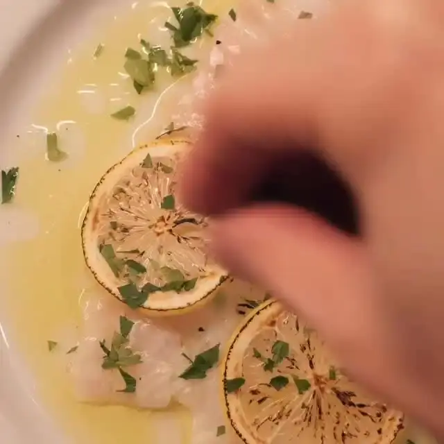 平目の焦がしレモンカルパッチョ