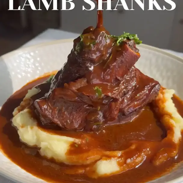 赤ワイン煮込みラムシャンク