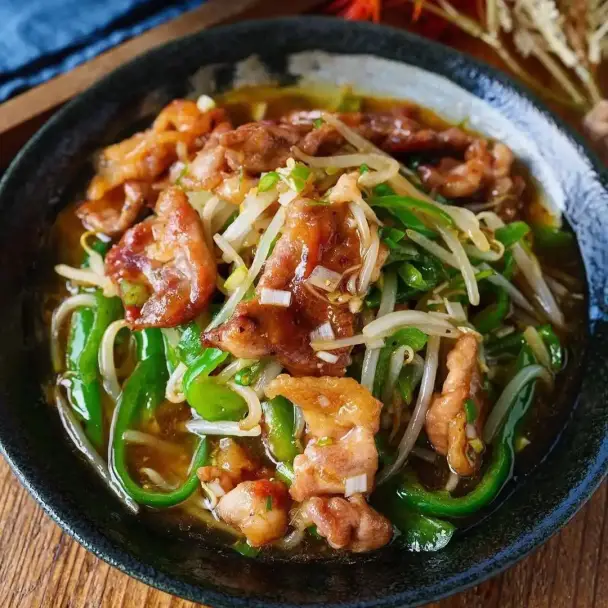 豚こまとピーマンもやしの節約チンジャオロース