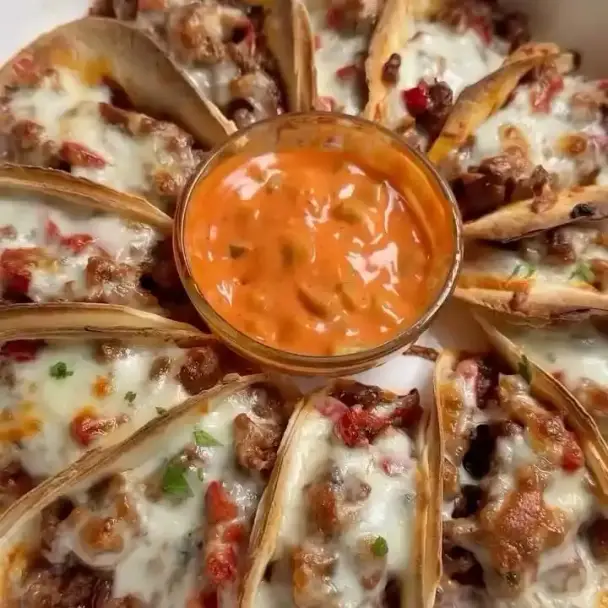 チーズとラムひき肉のタコシェル