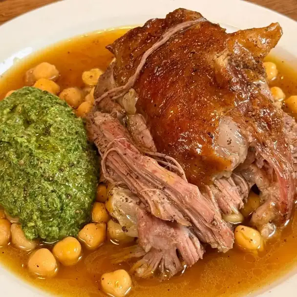 ひよこ豆とサルサベルデ添えラム肉の煮込み