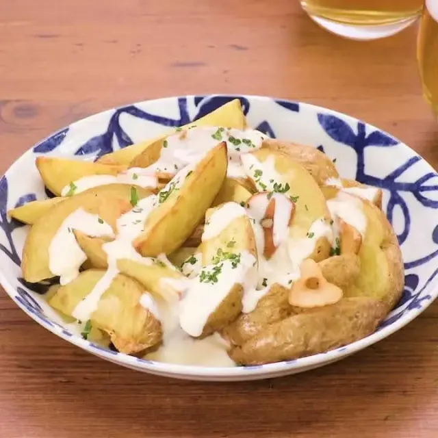 とろ〜り濃厚チーズ！ガーリックポテト チーズソース