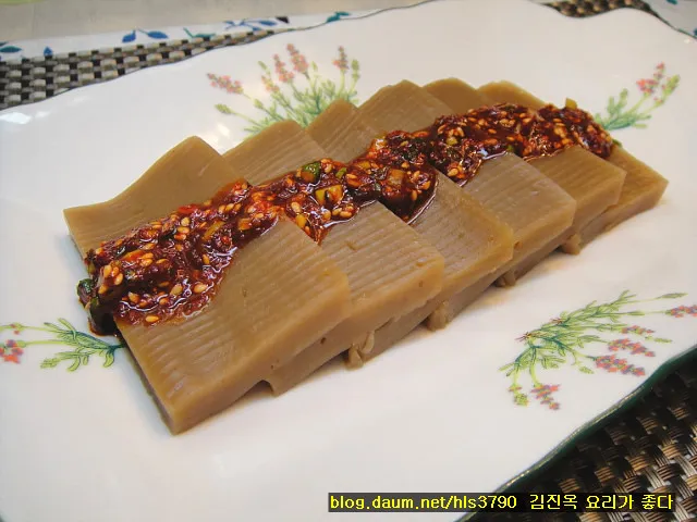 Acorn Jelly Salad (Dotori Muk Muchim)